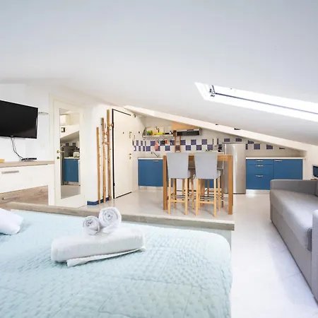 Aqua E Legno, Mansarda Sul Mare Apartment